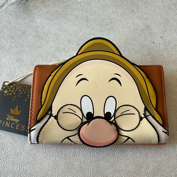 Disney x loungefly Snow White doc wallet NWT - Picture 1 of 3